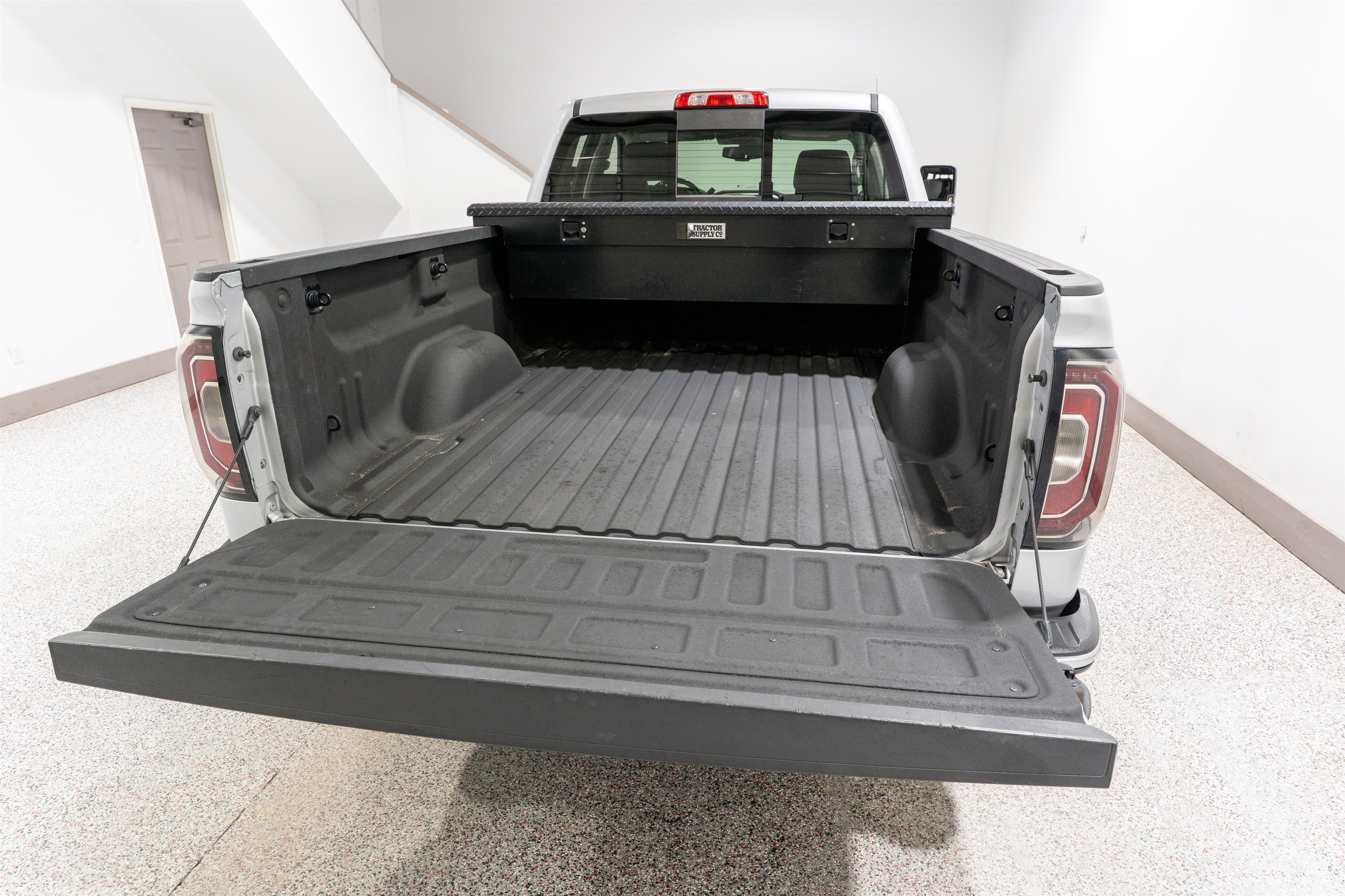 Used 2018 GMC Sierra 1500 SLT w/ SLT Premium Package AWD/4WD image 10