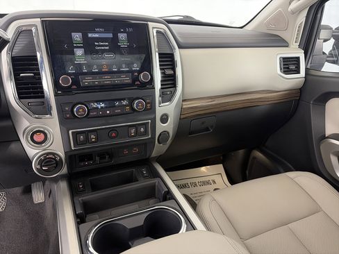Used 2021 Nissan Titan SL w/ Moonroof Package AWD/4WD image 4