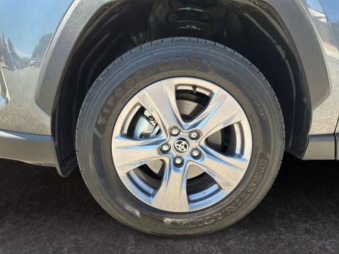 Used 2025 Toyota RAV4 XLE AWD/4WD image 9