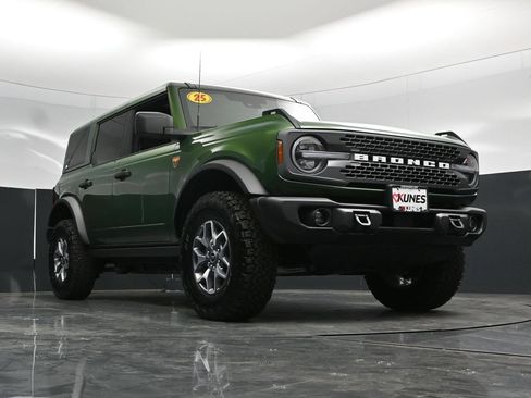 Used 2025 Ford Bronco Badlands AWD/4WD image 58