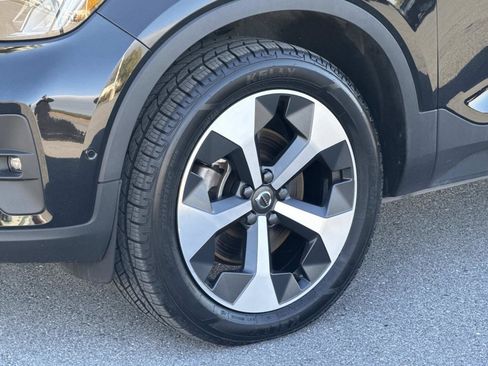 Used 2024 Volvo XC40 B5 Plus image 29