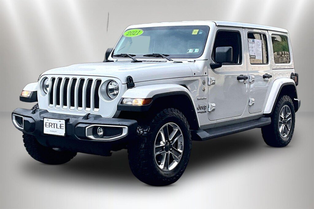Used 2021 Jeep Wrangler Unlimited Sahara w/ Dual Top Group AWD/4WD image 3