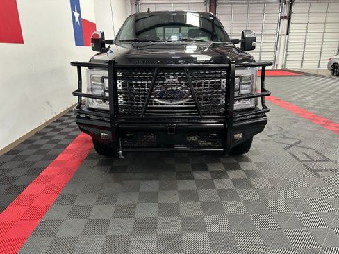 Used 2019 Ford F250 Platinum w/ FX4 Off-Road Package AWD/4WD image 5
