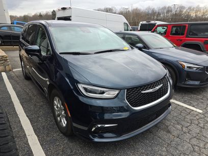 Used 2023 Chrysler Pacifica Touring-L