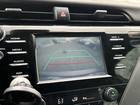 Used 2019 Toyota Camry SE image 18