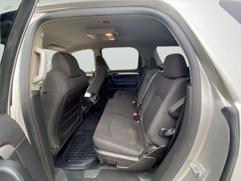 Used 2007 Saturn Outlook XE w/ Advanced Audio Pkg FWD image 28