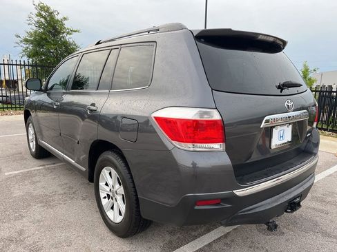 Used 2012 Toyota Highlander SE w/ Tow Pkg AWD/4WD image 6