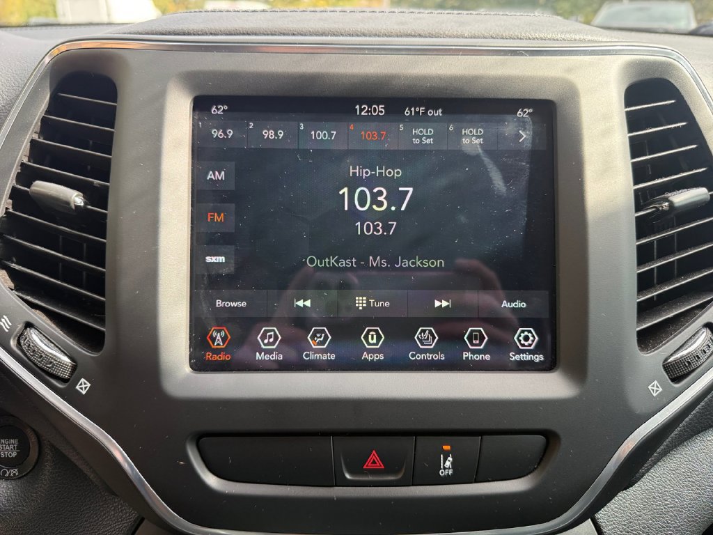Used 2022 Jeep Cherokee Latitude Lux w/ Mopar Interior Package AWD/4WD image 22