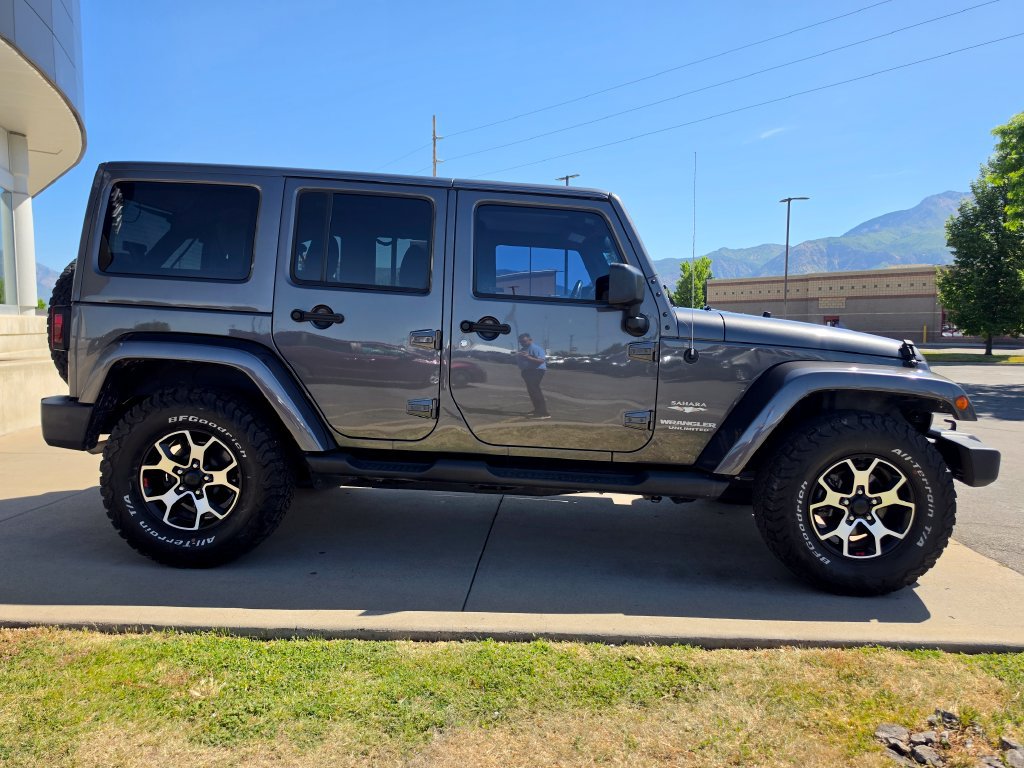 Used 2014 Jeep Wrangler Unlimited Sahara w/ Max Tow Package AWD/4WD image 4
