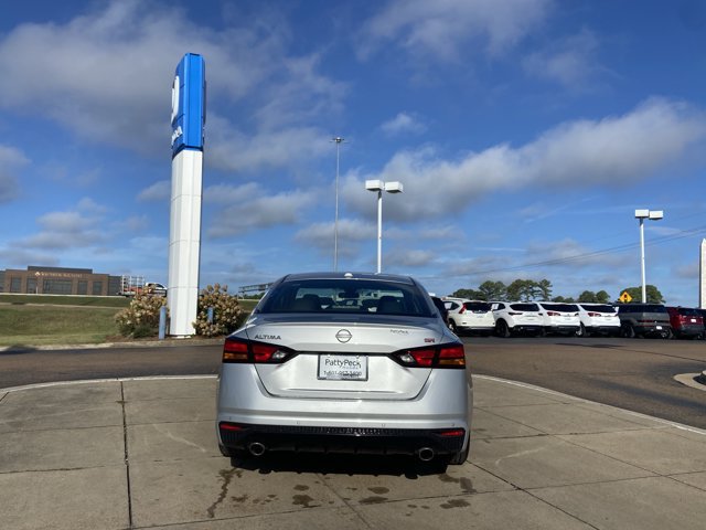 Used 2025 Nissan Altima 2.5 SR FWD image 10