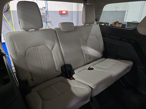 Used 2022 Ford Expedition Platinum AWD/4WD image 14