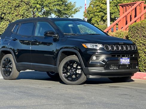 New 2026 Jeep Compass Latitude image 2