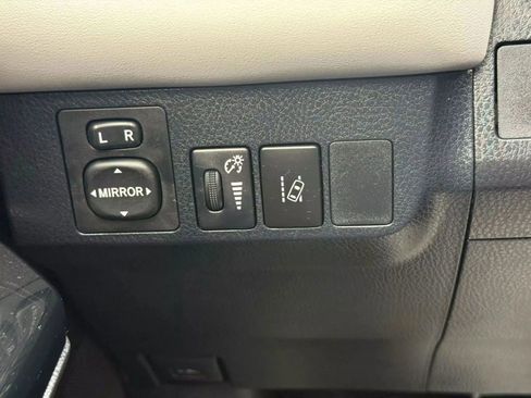 Used 2016 Toyota RAV4 Limited image 33