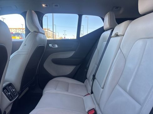 Used 2019 Volvo XC40 T5 Inscription image 19