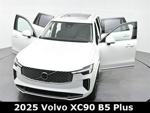 Used 2025 Volvo XC90 B5 Plus w/ Protection Package Premier image 42