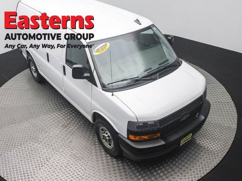 Used 2021 Chevrolet Express 2500 RWD image 3