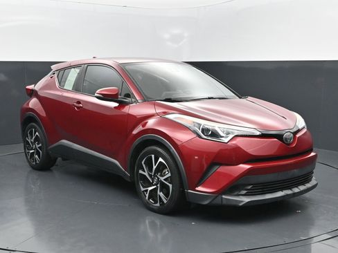 Used 2018 Toyota C-HR XLE FWD image 7