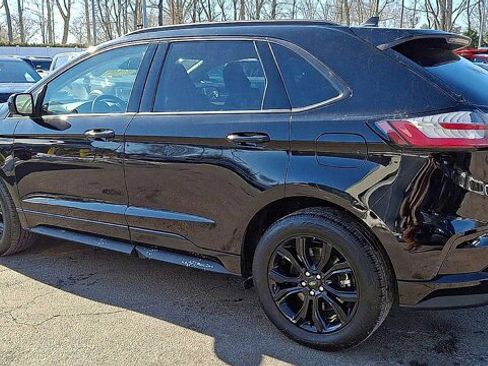 Certified 2022 Ford Edge SE w/ Black Appearance Package image 3