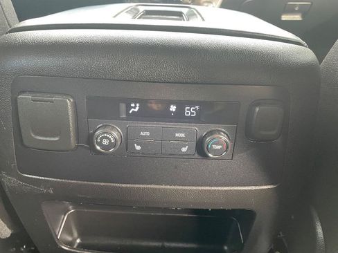 Used 2018 Chevrolet Suburban Premier RWD image 32