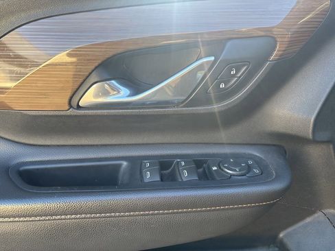 Used 2020 GMC Terrain SLE image 7