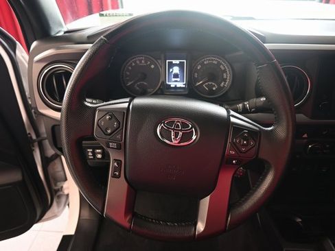Certified 2017 Toyota Tacoma TRD Off-Road image 21