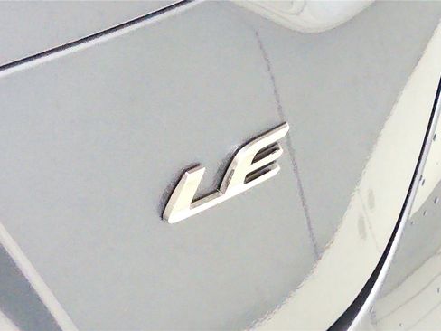 Used 2022 Toyota Corolla LE FWD image 35