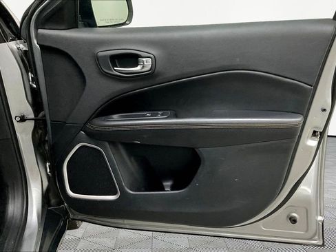 Used 2020 Jeep Compass Limited image 29