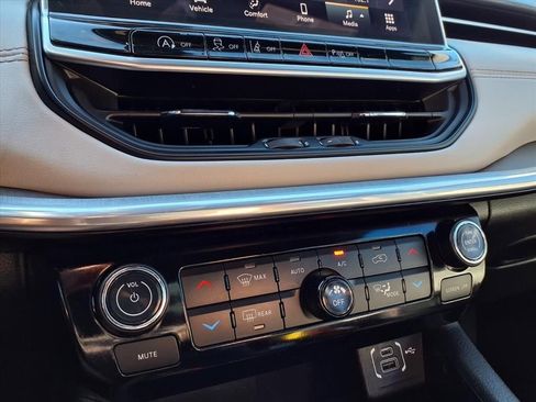 Used 2023 Jeep Compass Limited image 7