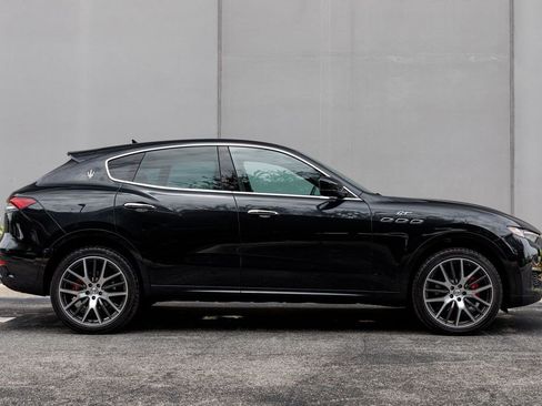 Certified 2022 Maserati Levante GT AWD/4WD image 6