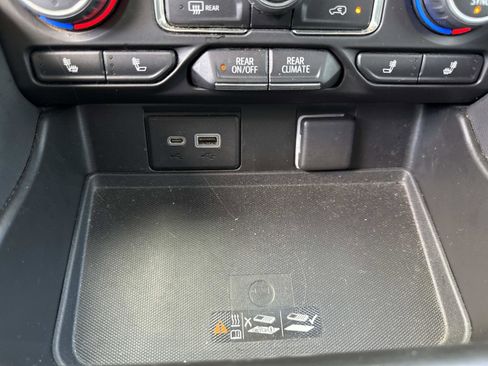 Used 2022 Chevrolet Tahoe Z71 w/ Luxury Package image 29