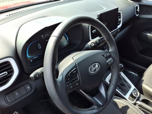 Certified 2025 Hyundai Venue Limited FWD image 12