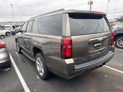 Used 2016 Chevrolet Suburban LT w/ Luxury Package image 6