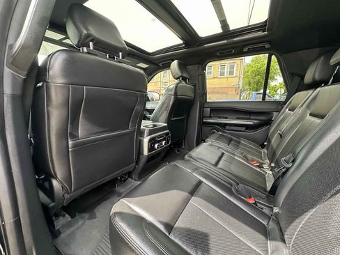 Used 2020 Ford Expedition XLT w/ Equipment Group 202A AWD/4WD image 18
