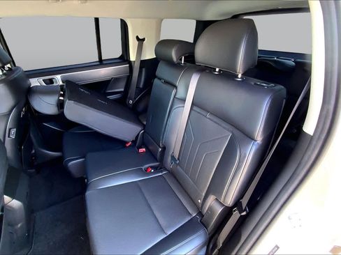Used 2024 Hyundai Santa Fe SEL FWD image 18