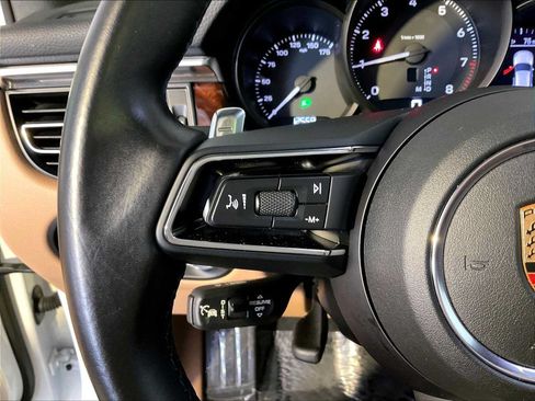 Certified 2024 Porsche Macan AWD/4WD image 27