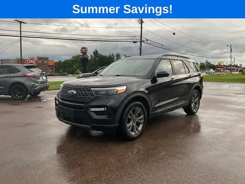 Certified 2022 Ford Explorer XLT w/ Equipment Group 202A AWD/4WD image 3