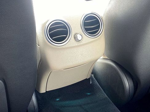 Used 2018 Mercedes-Benz C 300 4MATIC Sedan image 13