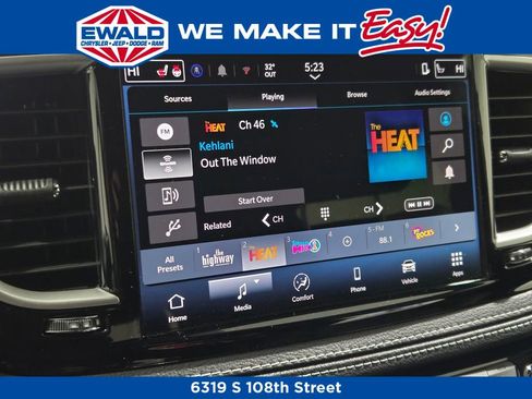 New 2026 Chrysler Pacifica Select image 4