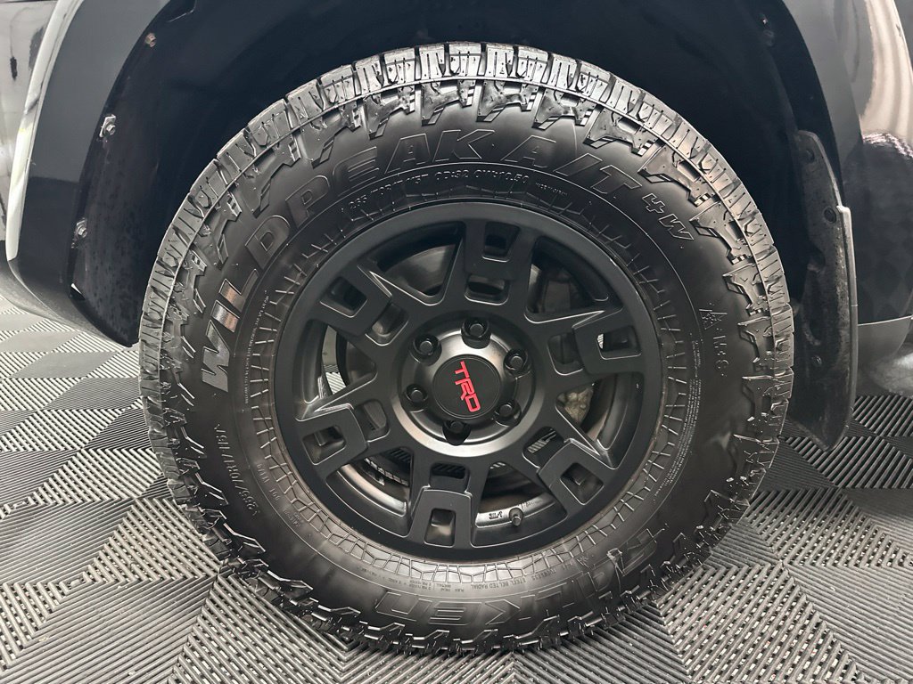 Used 2022 Toyota 4Runner SR5 Premium w/ Moonroof Package AWD/4WD image 39