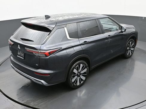 Used 2025 Mitsubishi Outlander SE image 37