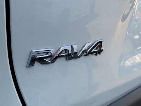 Used 2021 Toyota RAV4 Limited image 27