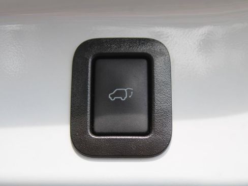 Used 2019 Toyota Highlander AWD V6 image 12