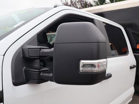 New 2026 Ford F550 4x4 Crew Cab image 9