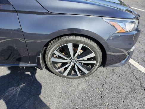 Used 2019 Nissan Altima 2.0 Platinum FWD image 10