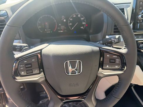 New 2026 Honda Odyssey Touring image 9