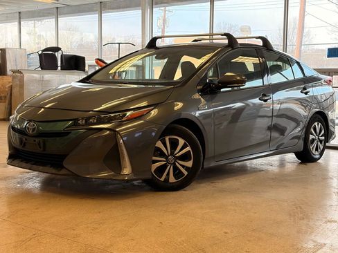 Used 2017 Toyota Prius Prime Premium image 1