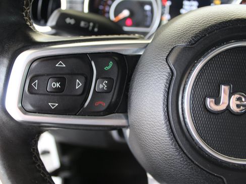 Used 2018 Jeep Wrangler Unlimited Sahara AWD/4WD image 30