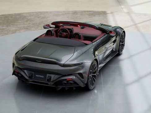 Used 2026 Aston Martin V8 Vantage Roadster image 4