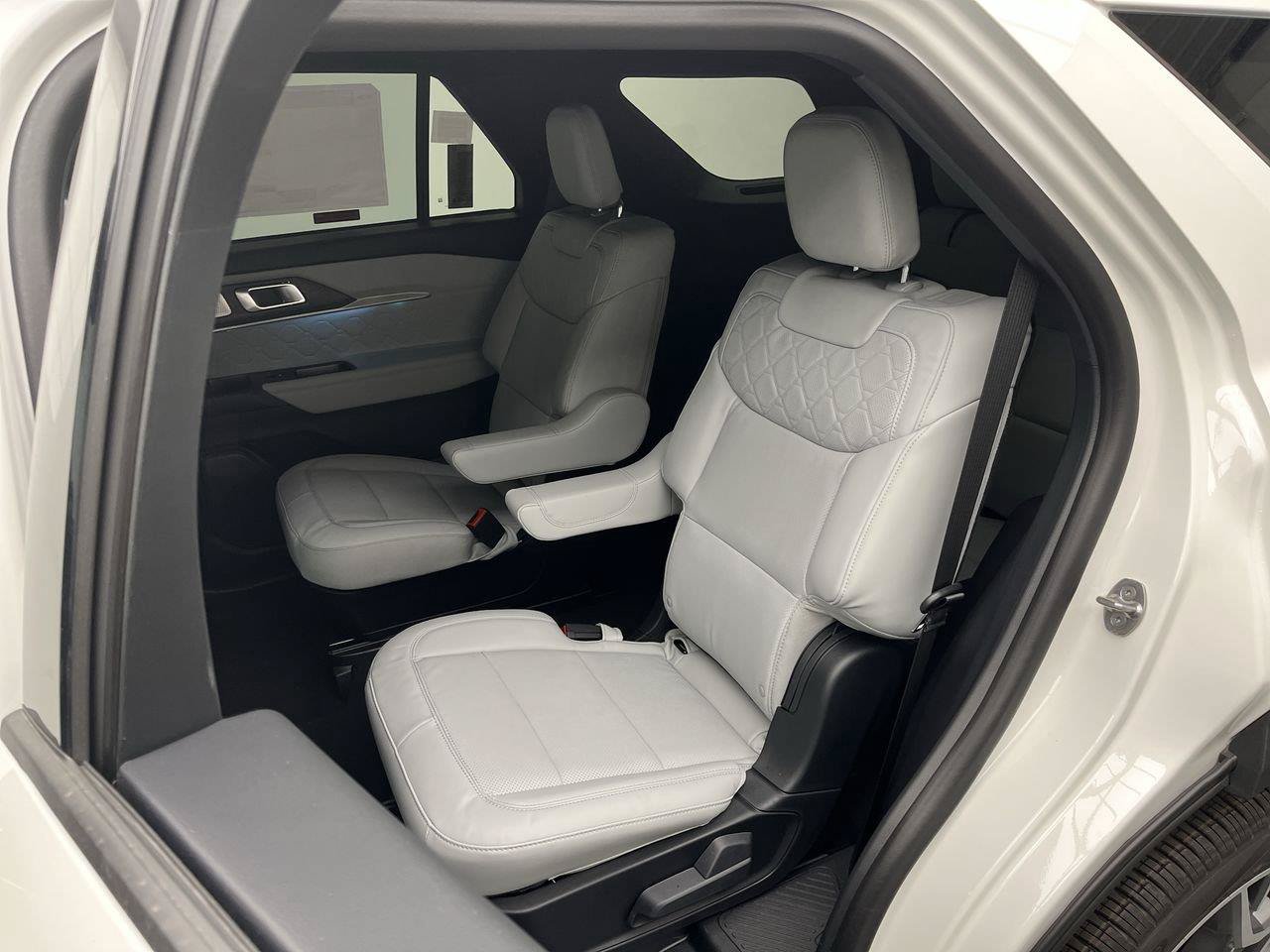 New 2027 Ford Explorer Platinum w/ 3.0L Ultimate Package AWD/4WD image 12