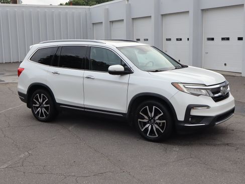 Used 2020 Honda Pilot Touring image 2